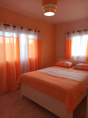3 bedrooms, iron/ironing board, WiFi, bed sheets