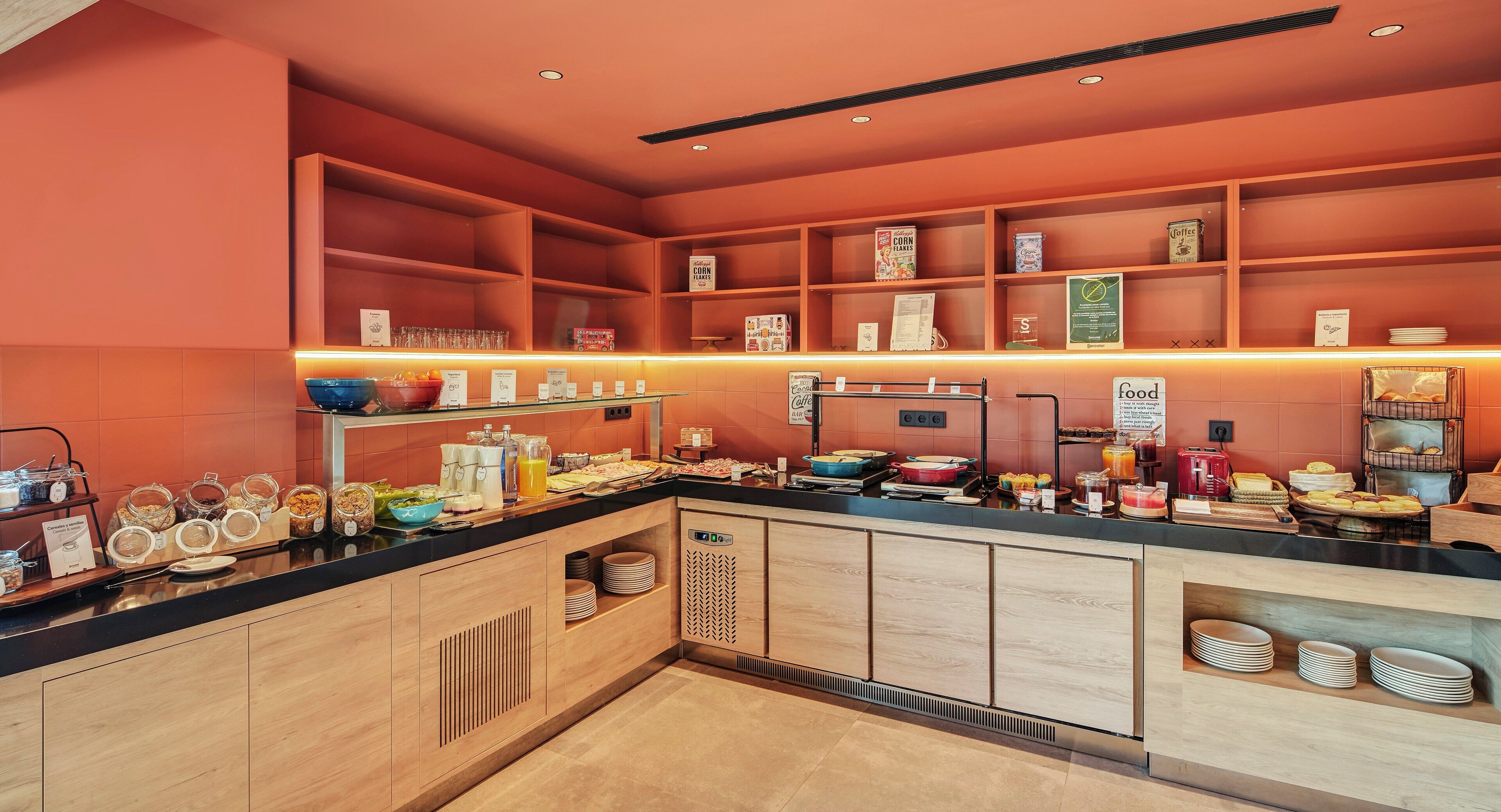 Dagelijks ontbijtbuffet (EUR 15.5 per persoon)