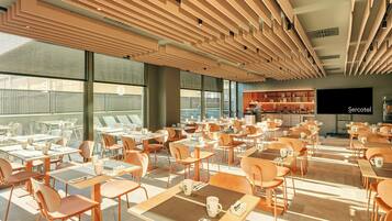 Morgenmadsbuffet hver dag (15.5 EUR pr. person)