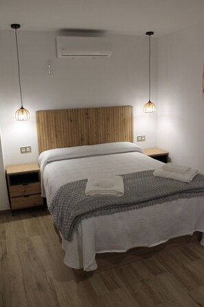 Apartamento Cazorla Natura 1 | ผ้านวมขนเป็ด, เตียงเมมโมรีโฟม, ผ้าม่านกันแสง, เตารีด/โต๊ะรีดผ้า