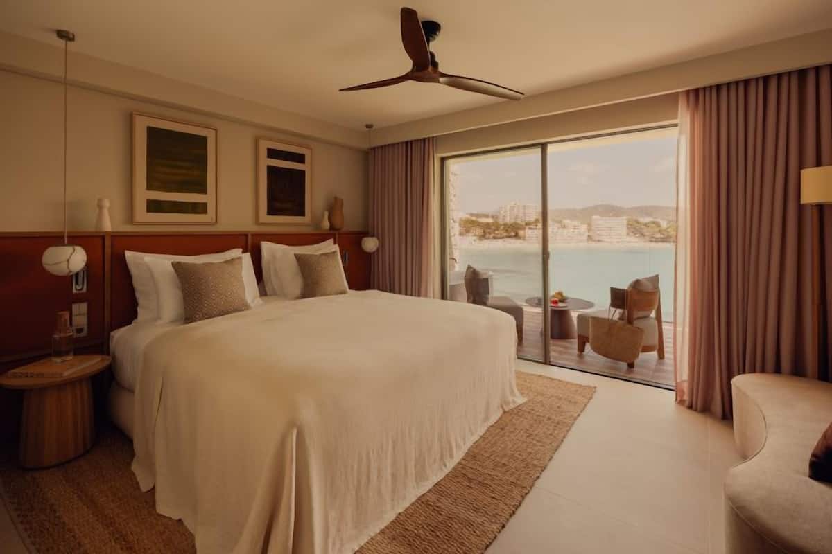 Superior-Zimmer, Badewanne, Meerblick | Allergikerbettwaren, Minibar, Zimmersafe, schallisolierte Zimmer