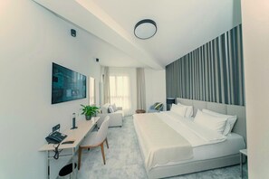 Literie de qualité supérieure, matelas mémoire de forme, minibar