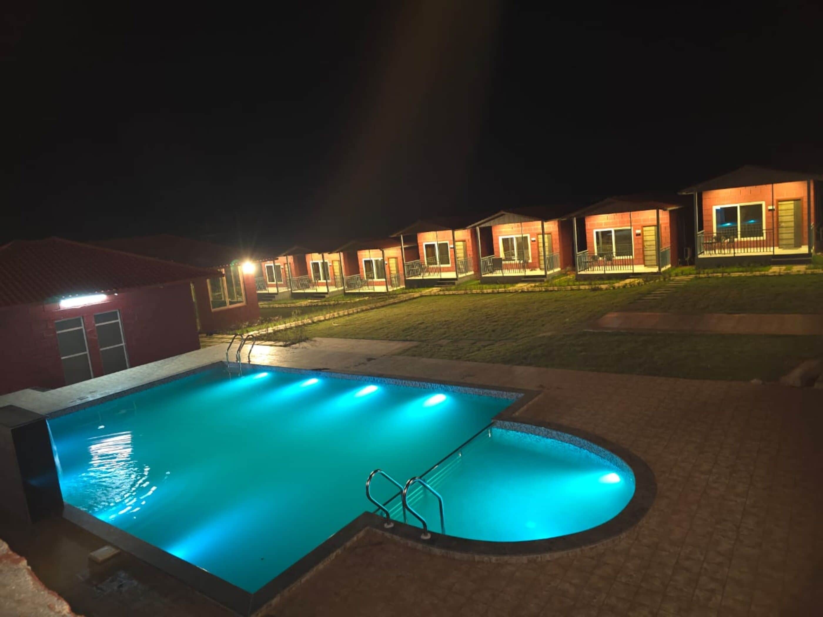 15 من حمّامات السباحة المغطاة