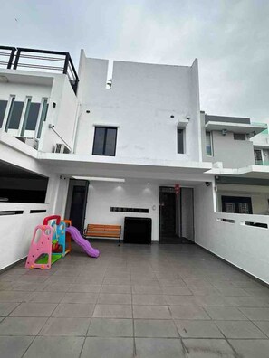 Exterior - Nara s Luxe Villa#pooltable#karaoke#partyhouse (Pelabuhan Klang)