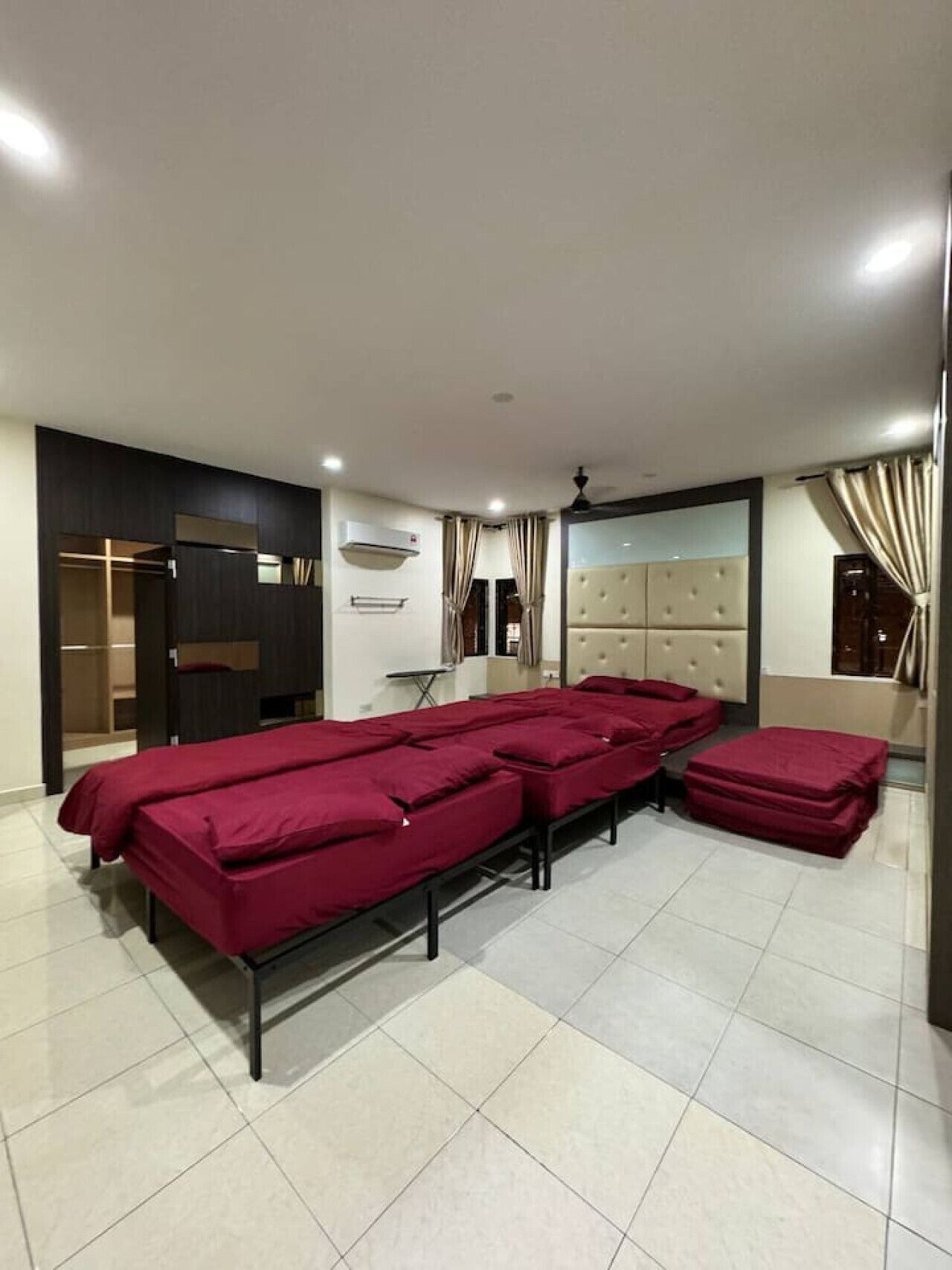 4 Schlafzimmer, Schreibtisch, Bügeleisen/Bügelbrett, WLAN