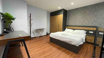1 bedroom, desk, iron/ironing board, WiFi