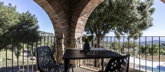 Casa Archi: Luxurious villa with shared pool, tennis court & breathtaking views!