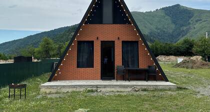 Charming 2-bedroom cottage with AC, WiFi in tranquil Borjomi