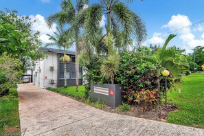Property grounds - Kamboola 5 Beach Breeze (South Mission Beach)