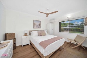 2 bedrooms, iron/ironing board, bed sheets - Kamboola 5 Beach Breeze (South Mission Beach)