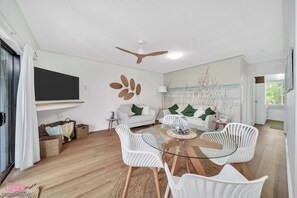 TV - Kamboola 5 Beach Breeze (South Mission Beach)