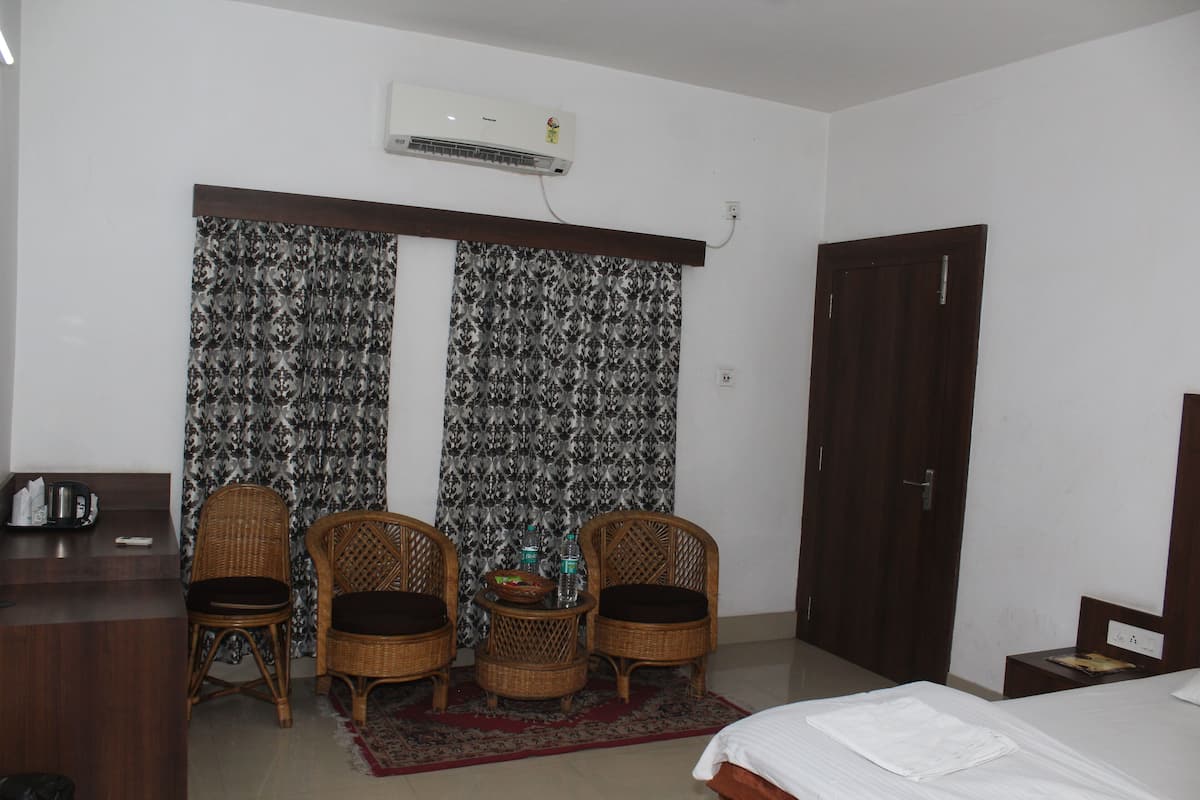Desk, laptop workspace, free WiFi
