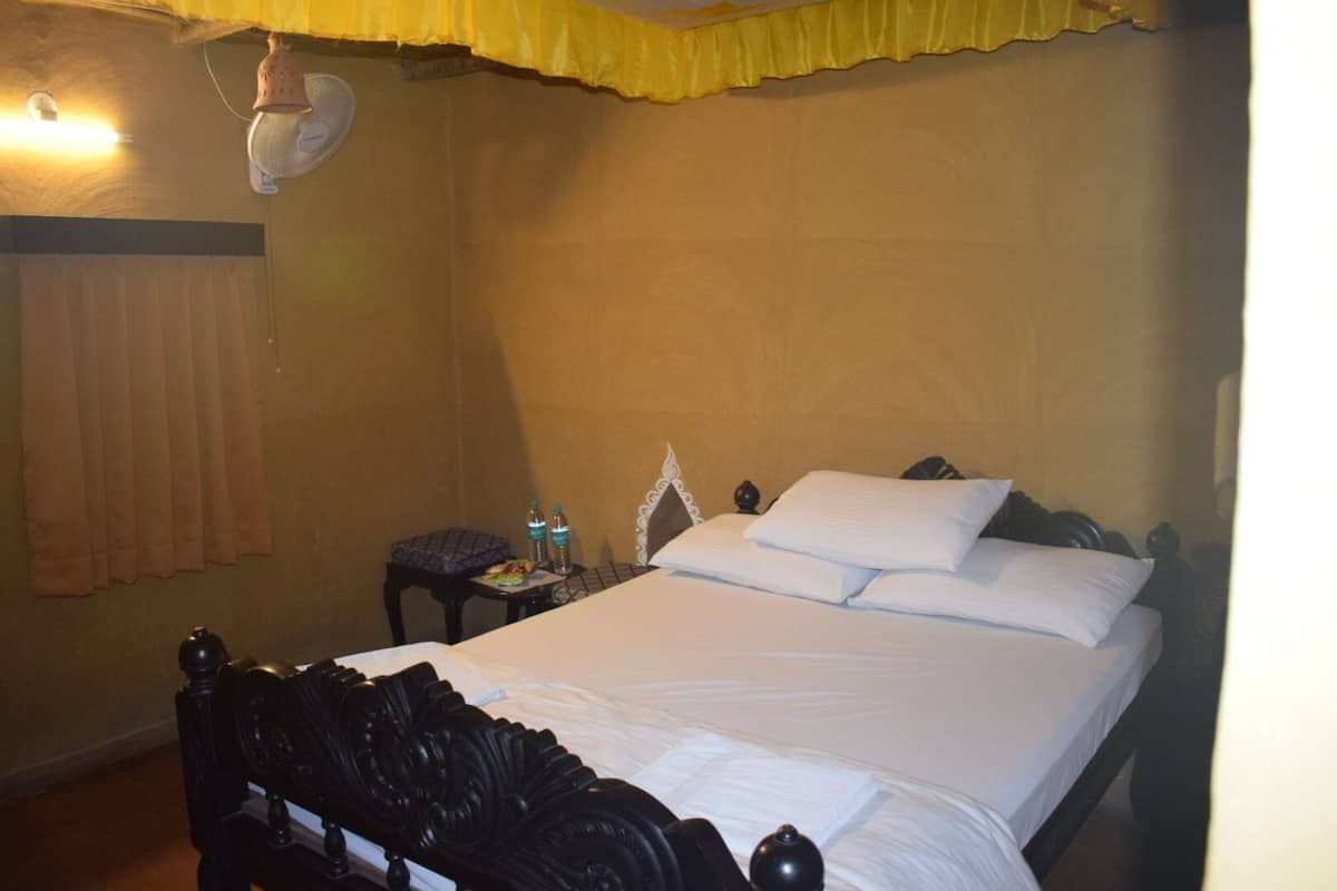 Premium Room | Desk, laptop workspace, free WiFi