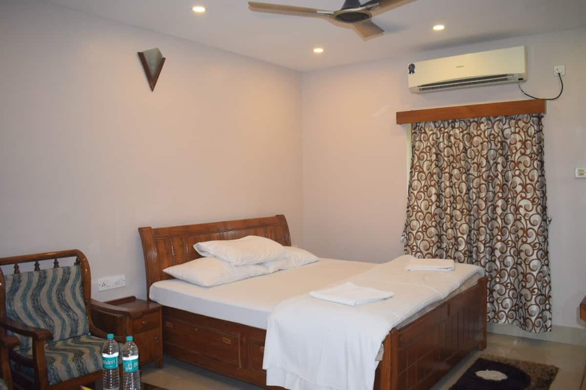 Double Room, 1 King Bed | Desk, laptop workspace, free WiFi