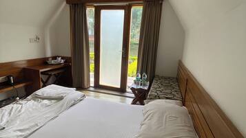Deluxe Room | Desk, laptop workspace, free WiFi