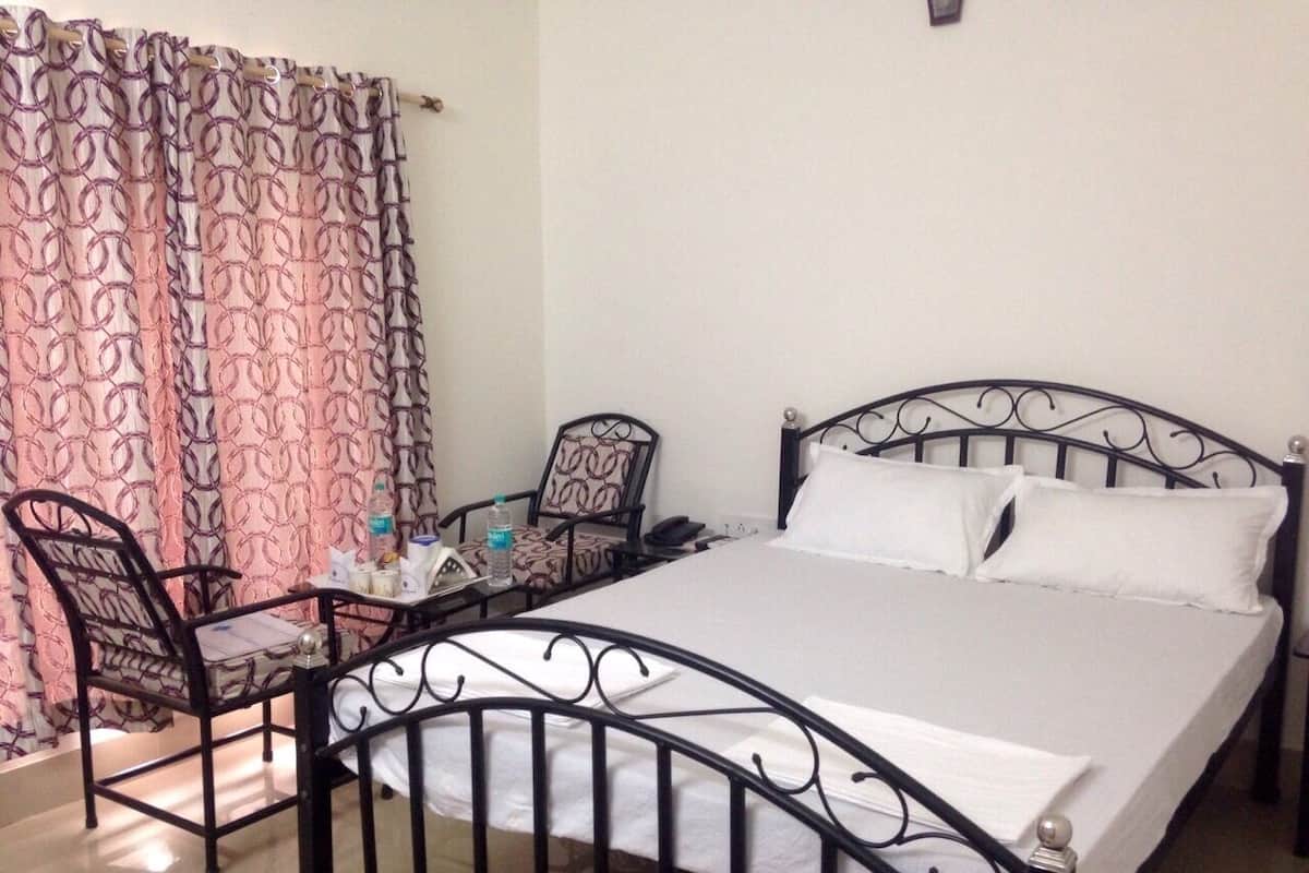 Standard Room | Desk, laptop workspace, free WiFi