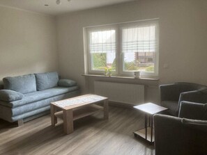 House | Living area - Ferienwohnung Korneli (Grenderich)