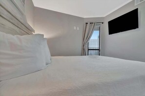 1 bedroom, iron/ironing board, travel crib, WiFi - Modern Tampa Waterfront Condo | Heated Pool & Bar! (Tampa)