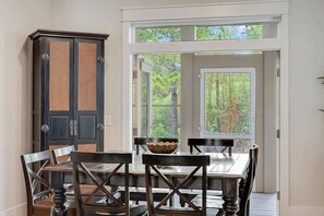 Dining - Casa Mirador Private Luxury 30A Home: 3 Bedrooms Close to the Beach-Grill-Bikes (Santa Rosa Beach)