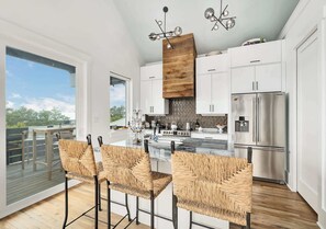 Fridge, microwave, oven, stovetop - 30A Luxury Casa Mirador Carriage Home - Short Walk, Bike to Beach (Santa Rosa Beach)