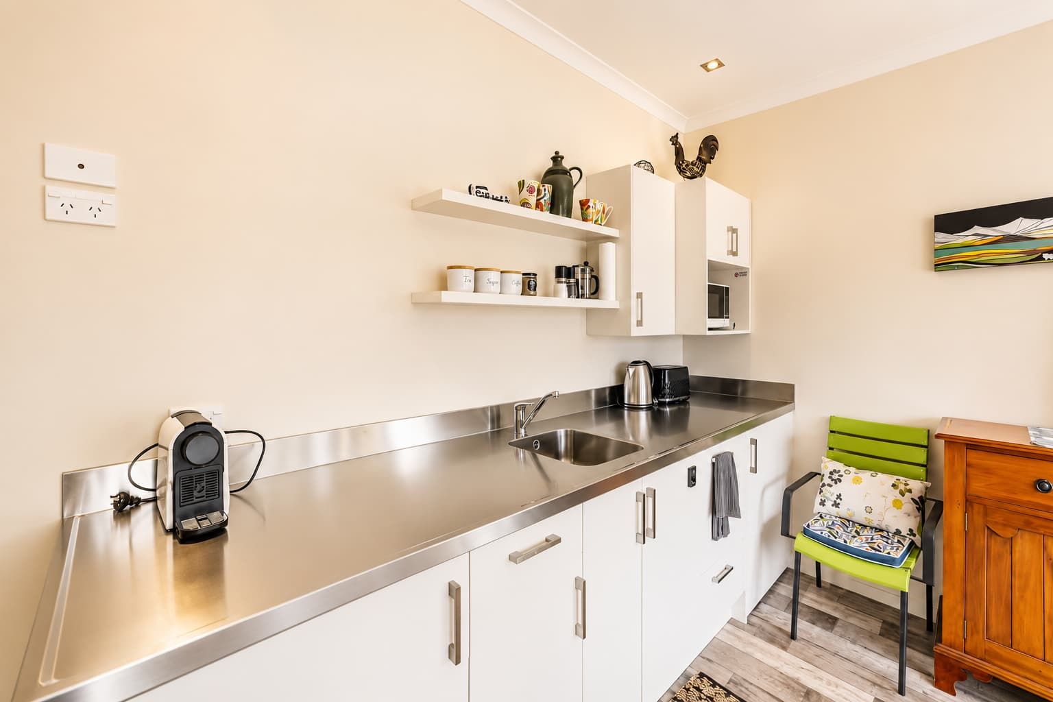 Microwave, dishwasher, cookware/dishes/utensils
