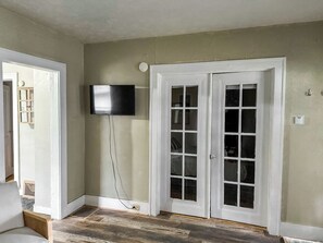 Interior - Charming Home - Steps to Notre Dame (South Bend)