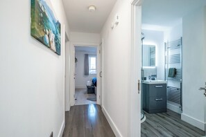 Hair dryer - Central Comfort Belfast: 2 Bedroom & Balcony (Belfast)