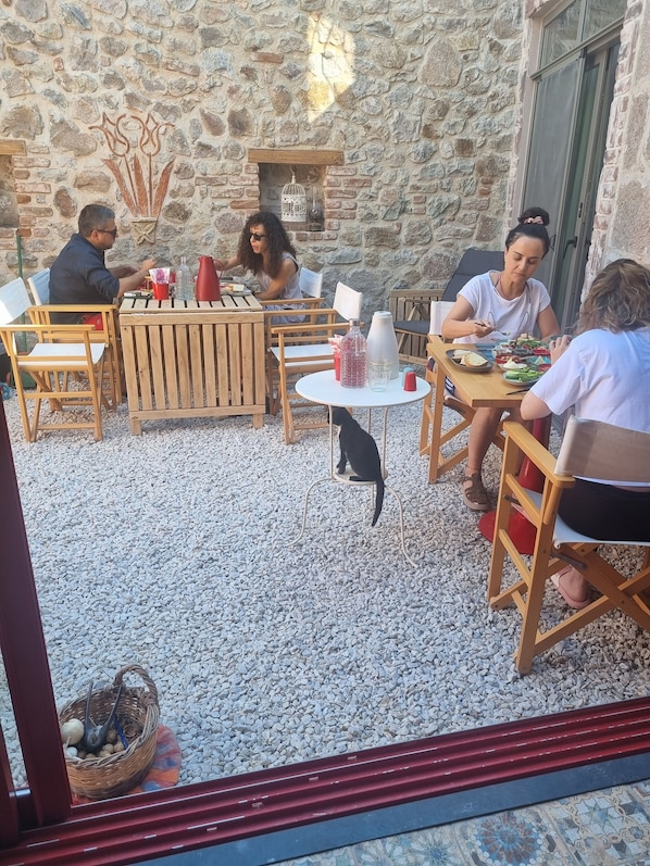 Free daily local cuisine breakfast