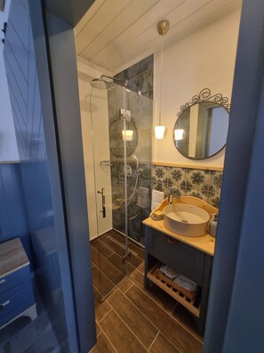 Deluxe Double Room, Bay View | Bathroom | Shower, hair dryer, slippers, towels - Asino Hotel (Ayvacik)