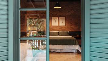 Quarto casal luxo, vista para o lago | Espaço de trabalho para notebook, Wi-Fi de cortesia