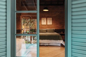 Deluxe tweepersoonskamer, uitzicht op meer | Een laptopwerkplek, gratis wifi