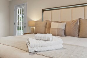 3 室のベッドルーム、デスク、アイロン / アイロン台、WiFi (無料)