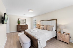 3 soverom, skrivebord, strykejern/-brett og wi-fi (inkludert)