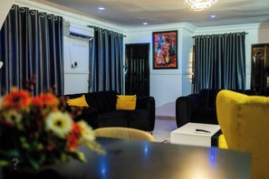 Apartment, 3 Bedrooms, Smoking | Living room