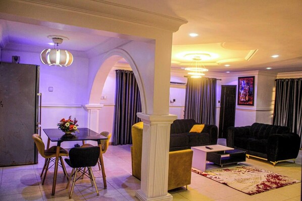 Apartment, 2 Bedrooms | Living room