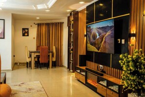 Apartment, 3 Bedrooms | Living room