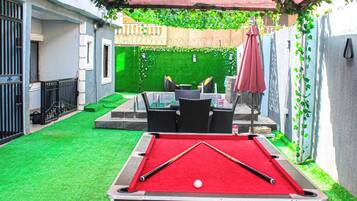 Apartamento, 3 quartos | Opções para refeição ao ar livre