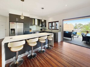 Fridge, microwave, oven, stovetop - Heart of the Village - Walk to the Waters Edge (Shellharbour)