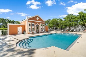 Outdoor pool - Salty Waves *Designer*GolfCart*PuttGreen*Pool Access* (Miramar Beach)