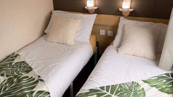 3 bedrooms, iron/ironing board, free WiFi, bed sheets