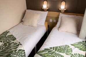 3 bedrooms, iron/ironing board, free WiFi, bed sheets - Shorefield Country Park, 3 Bed,passes Included! (Lymington)