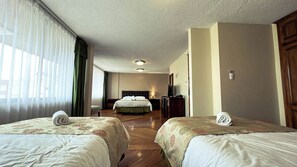 Family Quadruple Room, City View | Desk, laptop workspace, iron/ironing board, free WiFi - Hodu Hospedaje (Quito)