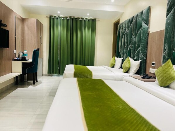 Familierom, byutsikt | Wi-fi (inkludert) og sengetøy