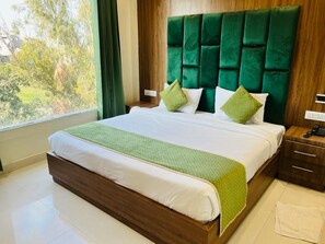 Luxury Double Room, City View | Free WiFi, bed sheets - Goroomgo Global Inn Amritsar (Amritsar)