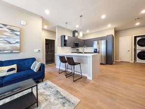 TV - 328 Modern 2BR Apt Su (Dunellen)