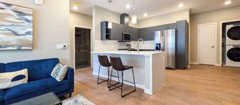 328 Modern 2BR Apt Su
