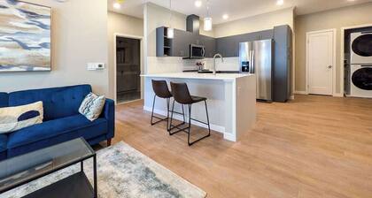 328 Modern 2BR Apt Su