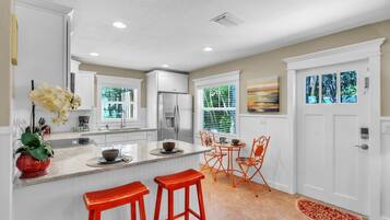 Bungalow, 1 Bedroom | Private kitchen | Fridge, oven, coffee/tea maker, toaster
