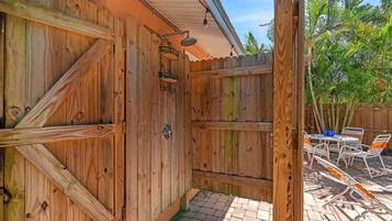 Bungalow, 1 Bedroom | Outdoor dining