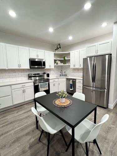 Fully remodeled house for 6 guests in the heart of Midvale